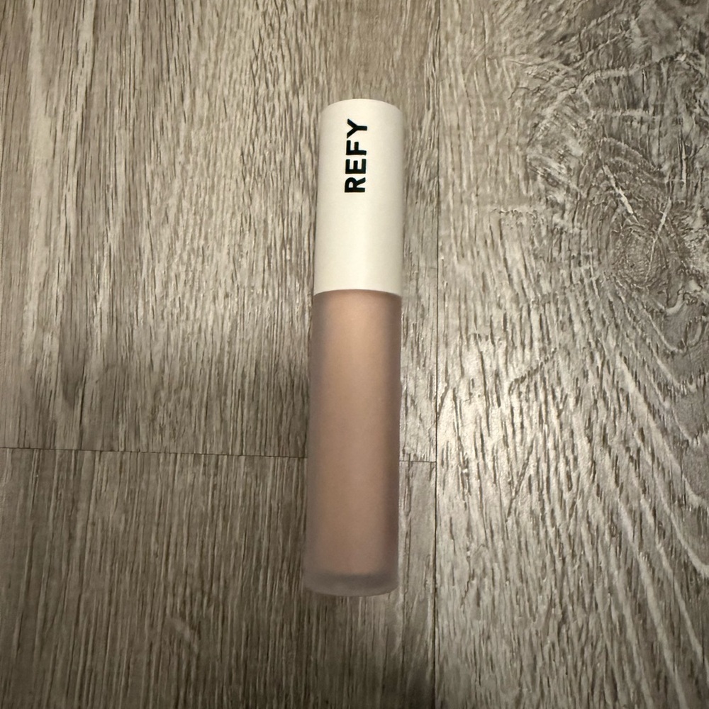 Refy Brightening and Blurring Serum Concealer with Plant-Derived Squalene - 07 - Picture 2 of 8